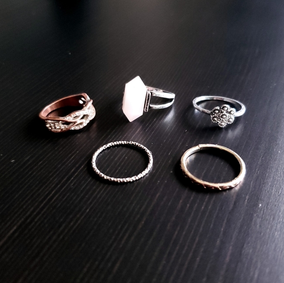 8 Ring Set (5 size 5/6 and 3 midi) - Picture 3 of 4